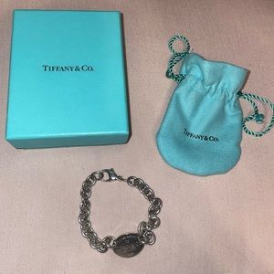Tiffany & Co. bracelet with pouch and box